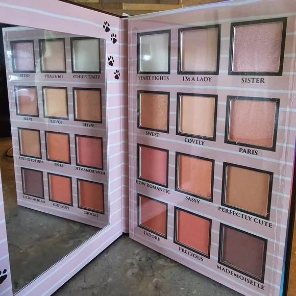 Disney Aristocats Marie 3D Eyeshadow Make Up  Palette - NEW - Picture 3 of 4